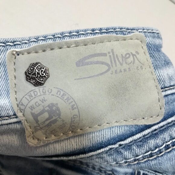 Silver - Tuesday light wash boyfriend Jean Short - Size 25 - Picture 5 of 8